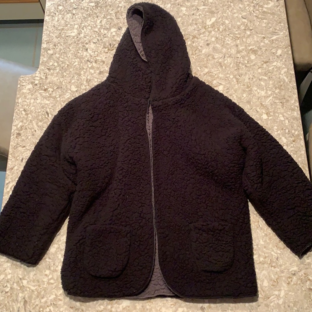 Reversible (black/gray) faux fur Sherpa jacket